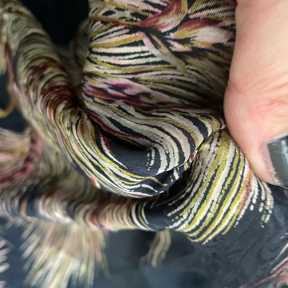 Anne Klein  hand rolled scarf…32*32 inch - Picture 6 of 11